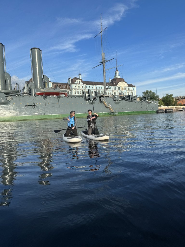 Прогулка на сапах у Петропавловской крепости и крейсера Авроры